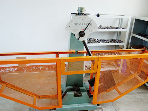 沖擊試驗(yàn)機(jī)